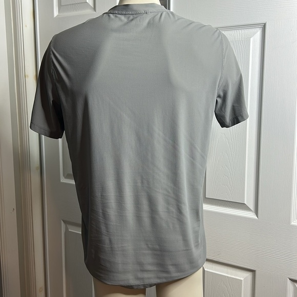 VRST Gray Short Sleeve Athletic Shirt Large - Picture 3 of 5